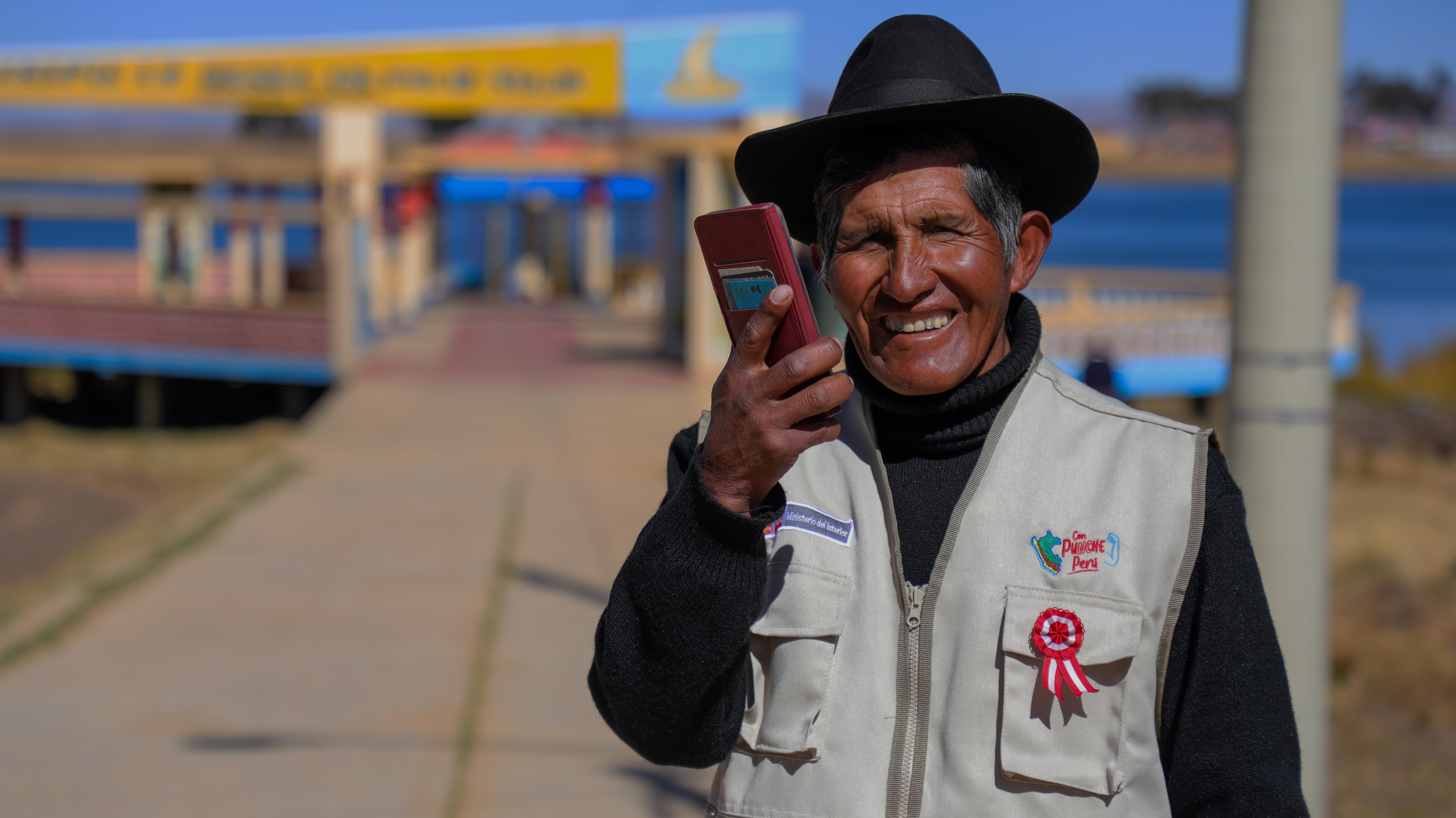 CONECTANDO A MÁS PERUANOS