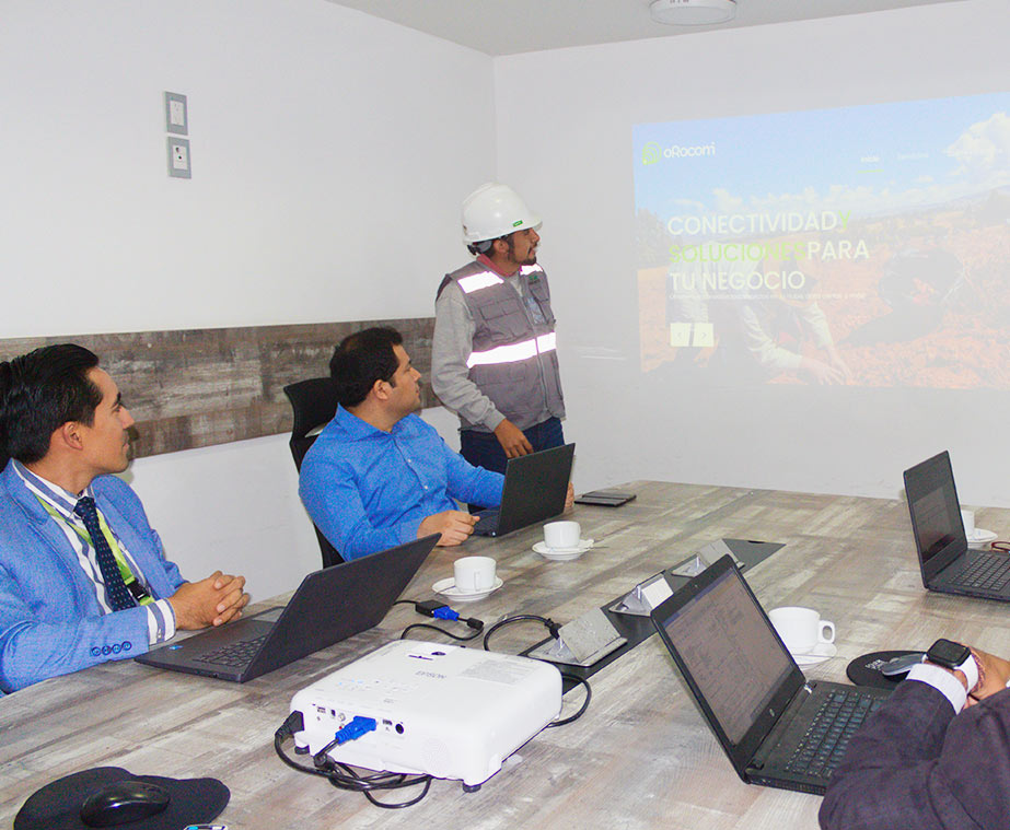 Imagen de inicio de OROCOM - Conectando a más peruanos